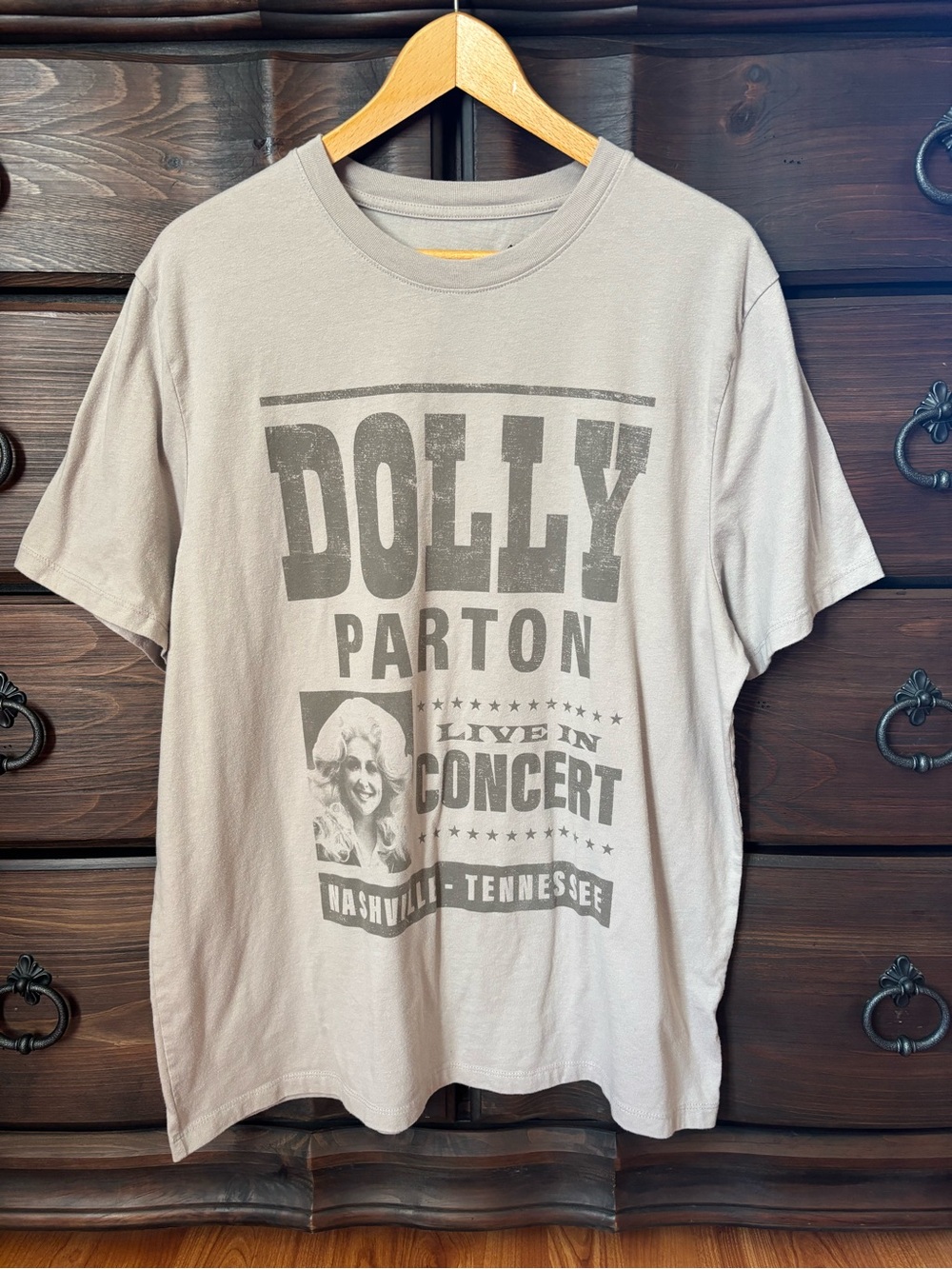 Dolly Parton Women’s T Shirt “live in concert Nashville”, Size XL